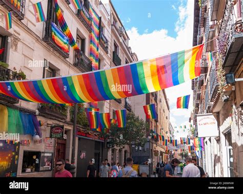 barrio gay en madrid|Barrio de Chueca .